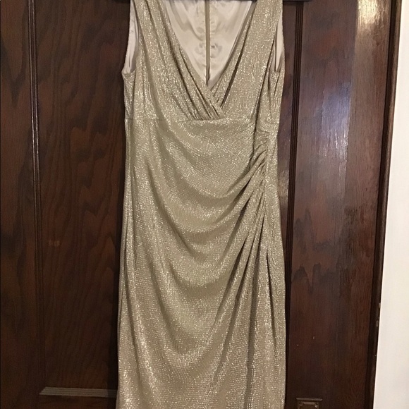 The perfect dress for a lady with curves! - Picture 2 of 3